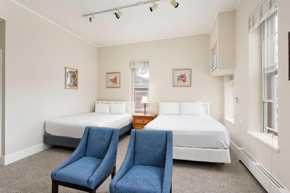 Independence Square 213, Spacious Hotel Room With 2 Queen Beds, Wet Bar, And Sitting Area Aspen Exterior foto